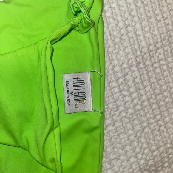 KaiLani green ruffle bikini bottom size M - Picture 2 of 3